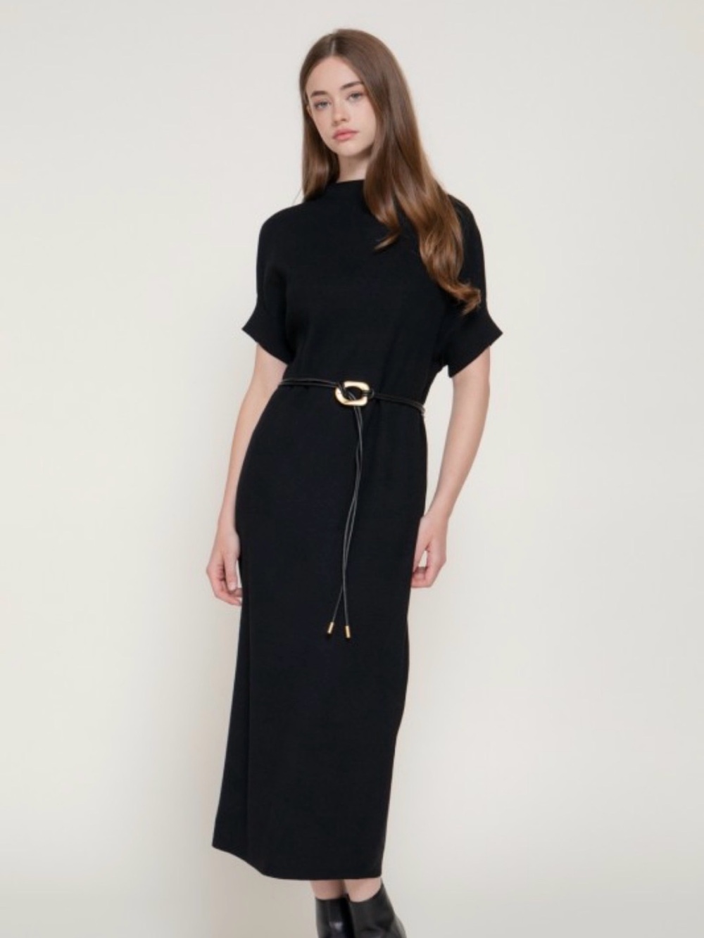 A740. Elegant Black Midi Knit Dress with Belt